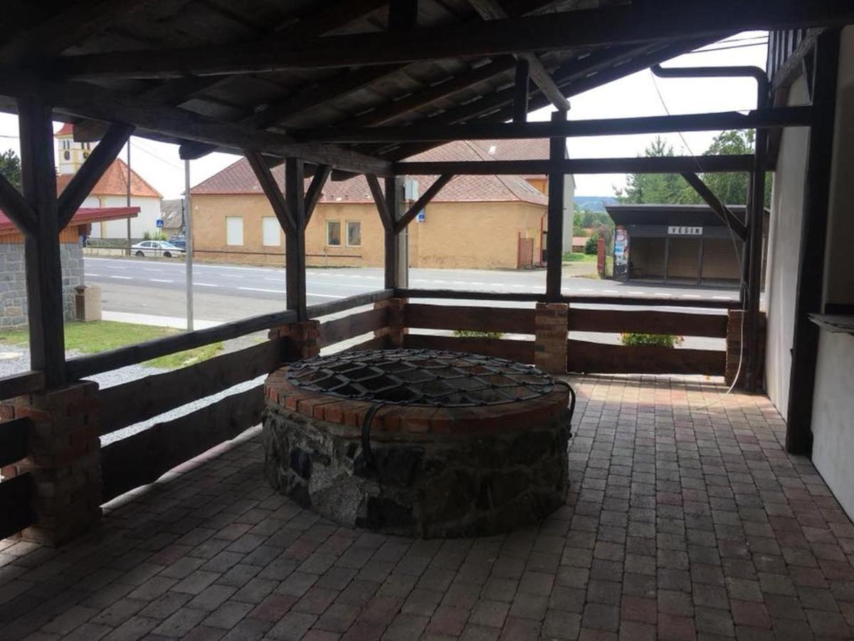 Penzion, Restaurace Jaro Věšín Brdy Rozmital pod Tremsinem Exterior foto